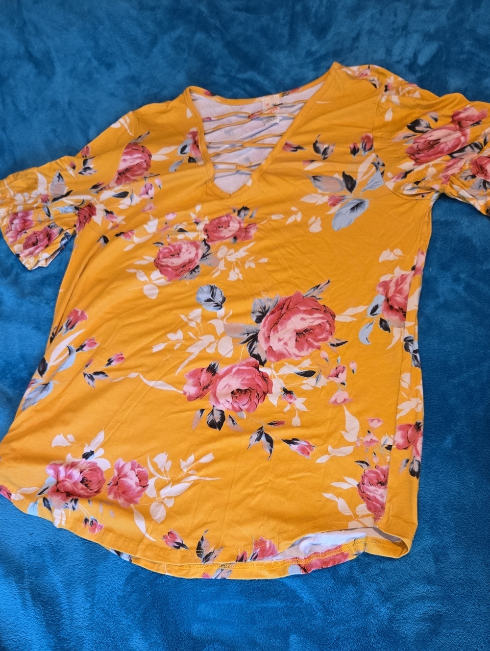 Plus Mustard Floral Short Sleeve Top with Crisscross Neckline-NWOT